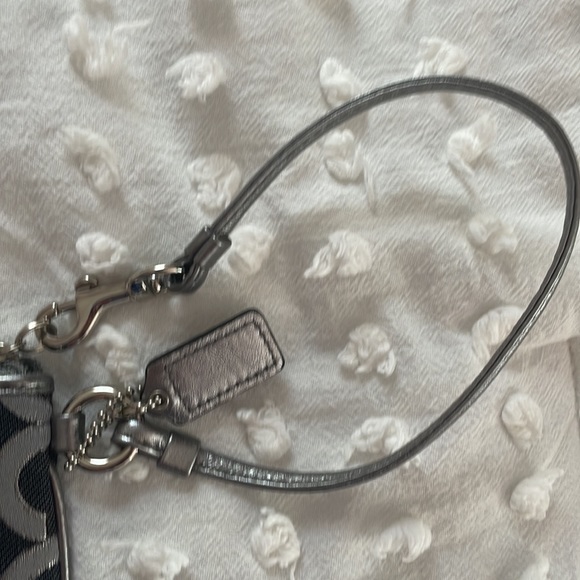 Gentle used COACH wristlet - Picture 4 of 6